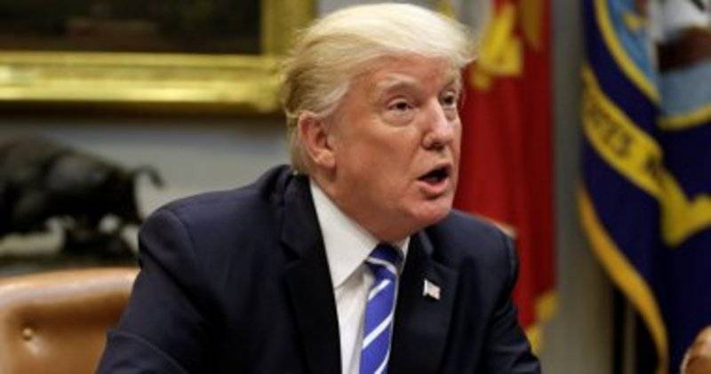 175 دبلوماسياً أمريكياً يطالبون بإقالة ترامب من منصبه