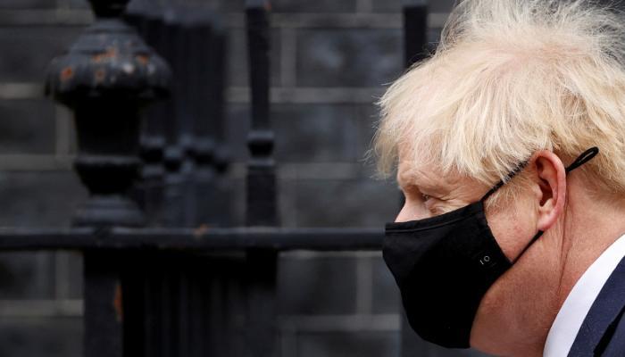 جونسون: نواجه لحظة عصيبة