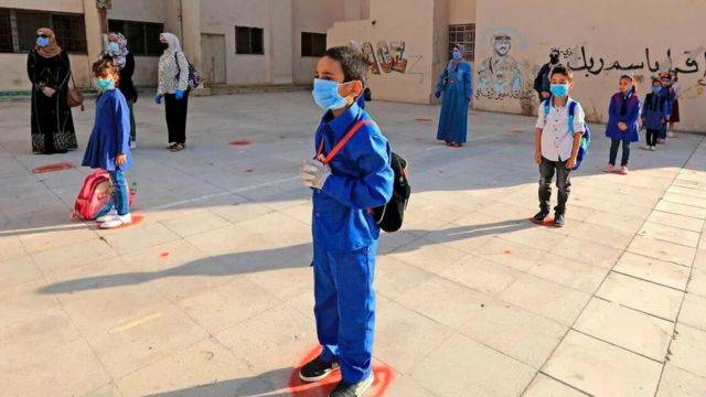 الهواري: المنحنى الوبائي «لم يستقر» وهذه معايير العودة للمدارس