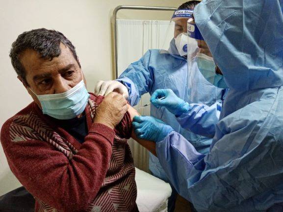 الخدمات الطبية الملكية تبدأ بتقديم المطعوم المضاد لفيروس كورونا بالمستشفيات التابعة لها