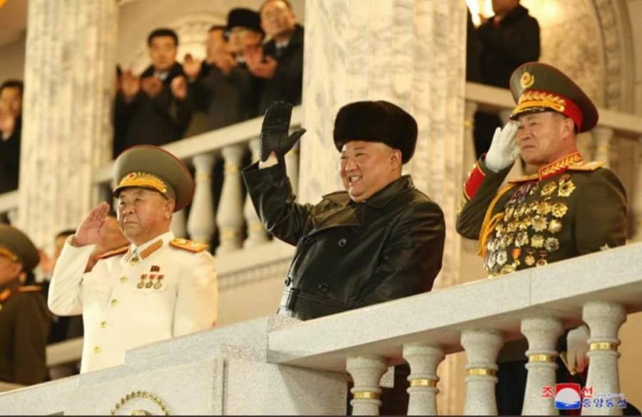 كوريا الشمالية تعرض أقوى سلاح في العالم_ صور