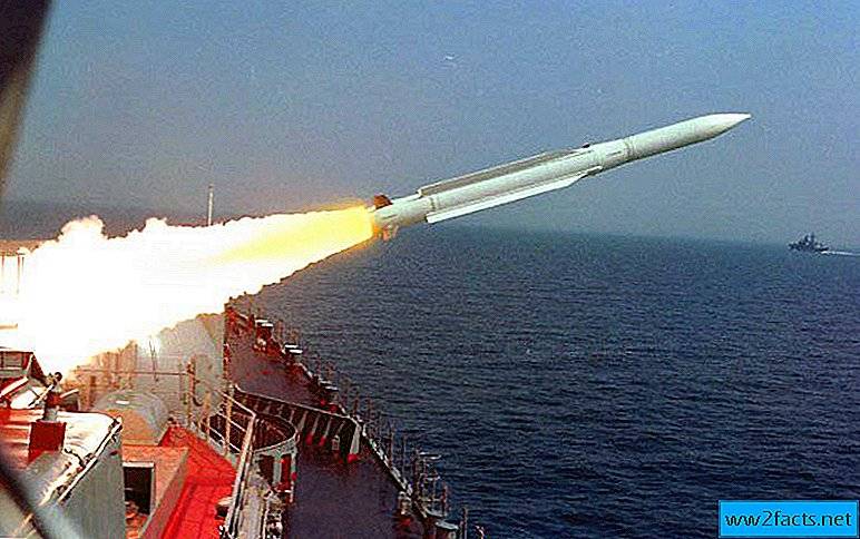 سقوط صواريخ إيرانية بعيدة المدى قرب حاملة طائرات أمريكية