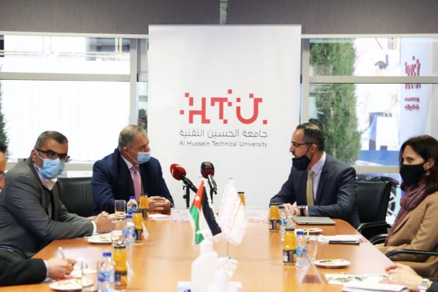 وزير العمل يزور جامعة الحسين التقنية