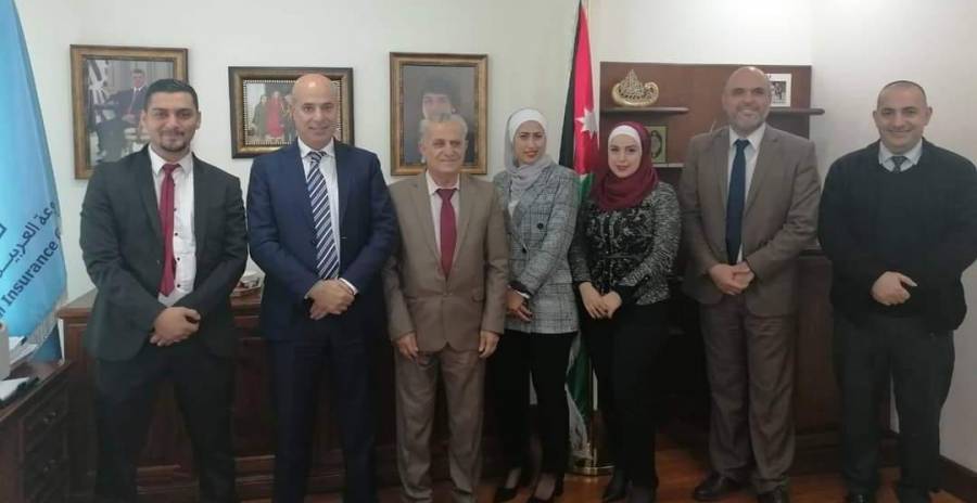 إدارة شركة المجموعة العربية الأردنية للتأمين تكرم موظفيها _ صور