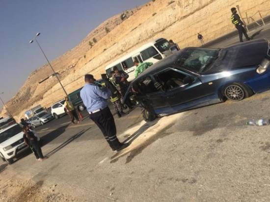 عاجل : إصابة 3 أشخاص بحادث تصادم بين ثلاث مركبات على طريق الـ100 شرق عمّان