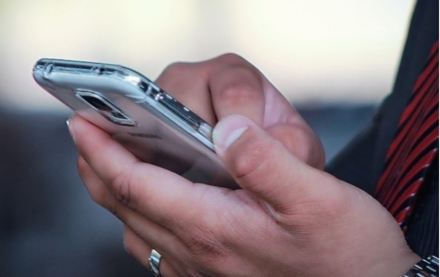 مؤسسة تجري اتصالات هاتفية مع مواطنين وتستعلم عن حياتهم بهدف تعبئة استبيان