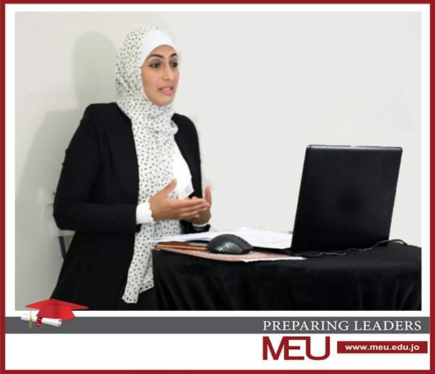 الطالبة أريج النابلسي تناقش رسالة الماجستير في جامعة الشرق الأوسط