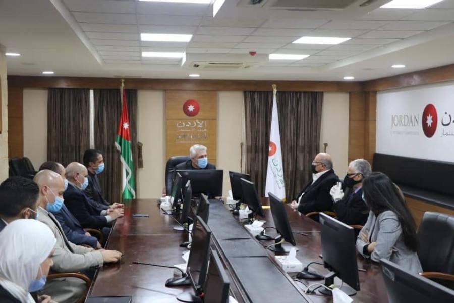 رئيس هيئة الاستثمار بالوكالة يكرم فراج و الكردي