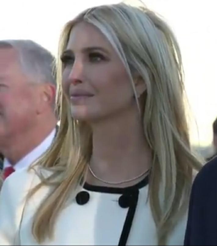 شاهد ...لم يستطيعوا حبس دموعهم