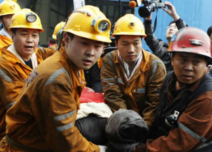 الصين تنتشل أحد عمال منجم شاندونغ المحتجزين تحت الأرض منذ 14 يوماً