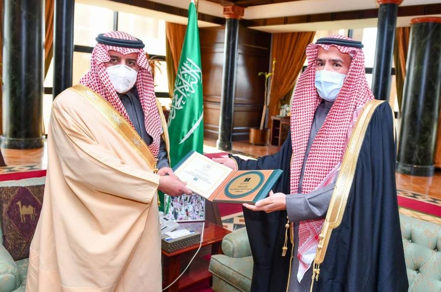 أمير تبوك يطلع على تقرير عن إنجازات وأعمال فرع وزارة التجارة بالمنطقة خلال الفترة الماضية