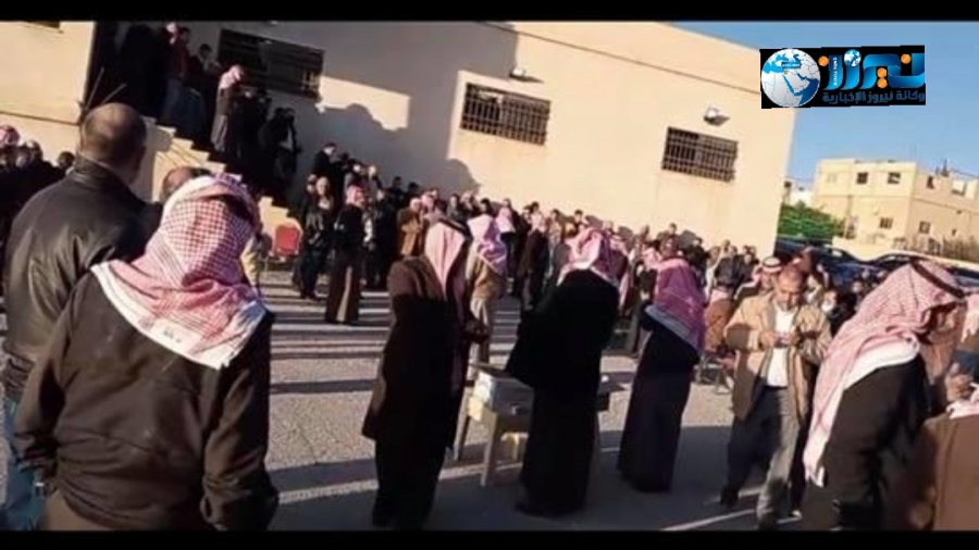 اجتماع حاشد لأبناء قبيلة بني صخر بخصوص مقتل ابنهم حمزة الجحاوشه