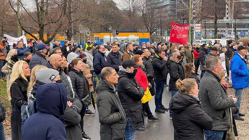 مواجهات مع الشرطة وأعمال نهب خلال تظاهرات ضد حظر التجول في هولندا