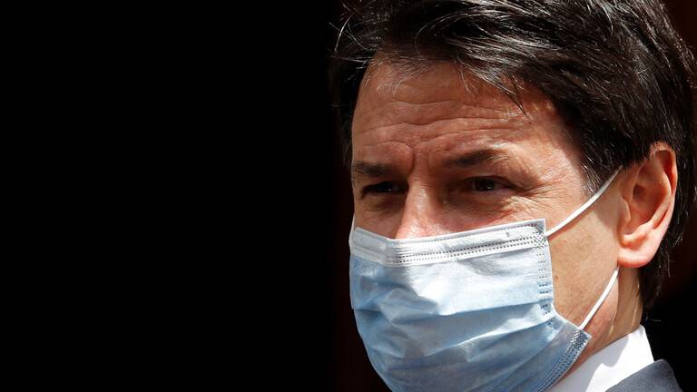 رئيس وزراء إيطاليا يقدم استقالة حكومته قريبا لتشكيل أخرى جديدة بأغلبية برلمانية