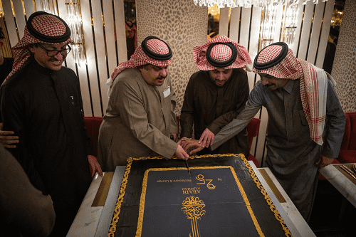 عبادي الجوهر يفتتح مطعماً في الرياض