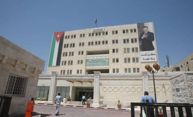 شطب 14 الف اسم من ديوان الخدمة.. والسليحات يتوعد: قمتم بمحرقة من دون ضجيج
