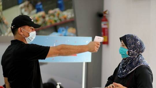 صحف عبرية.. إسرائيل تمنع لقاحات كورونا عن غزة