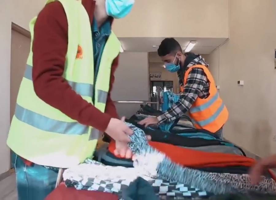 بدعم من بلدية سحاب مبادرة عيلة واحدة تقدم الملابس للاسر المحتاجة.