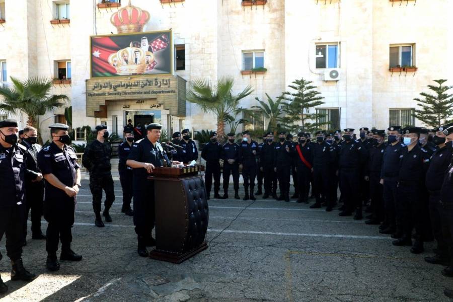 مدير الأمن العام يزور إدارة الأمن الدبلوماسي والدوائر.