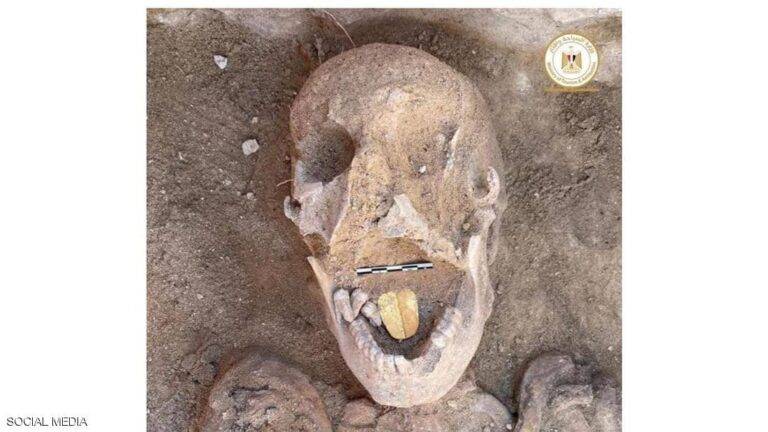 اكتشاف مومياء بلسان من الذهب