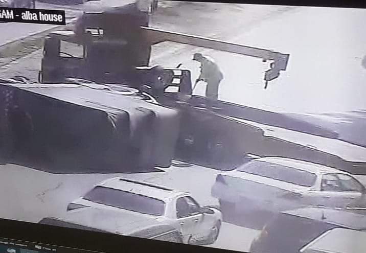انقلاب مركبة قرب إشارات الباهاوس
