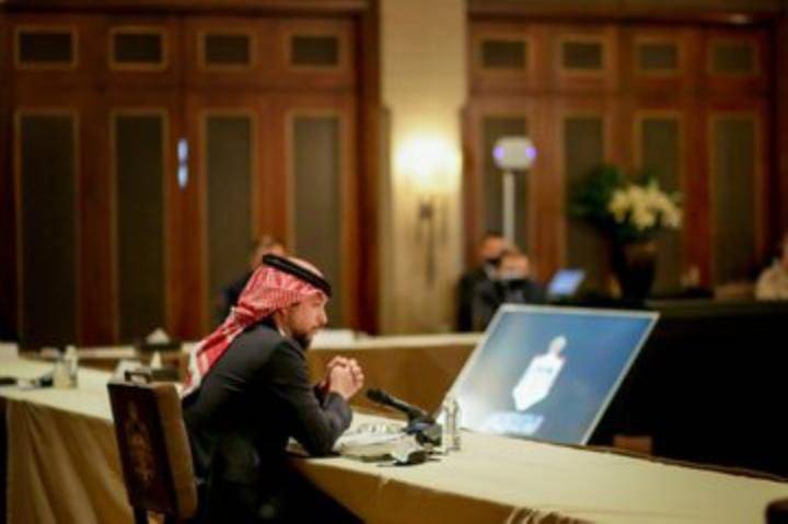 ولي العهد يتابع سير برنامج لدعم المتقاعدين العسكريين