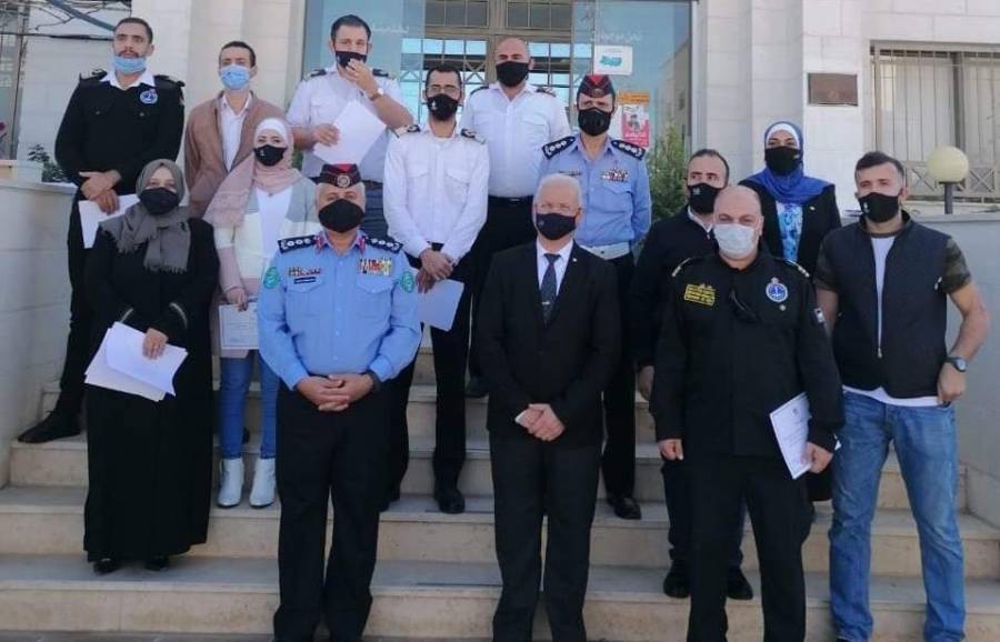 العقيد القطاونة يرعى تخريج  الدورة الوقائية لأهمية رجل الأمن...