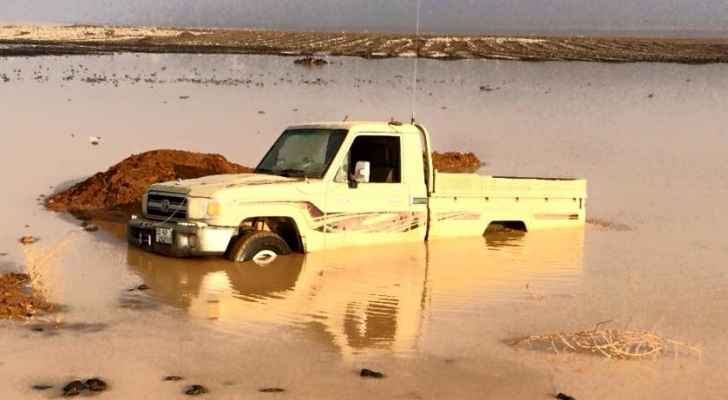 الامن العام : يحذر المواطنين الابتعاد عن المناطق المنخفضة ومجاري السيول والاودية .