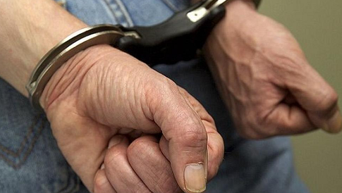 الجنايات توقف وافداً استدرج آخر و قتله بـساطور بعد خلافات مالية .. تفاصيل