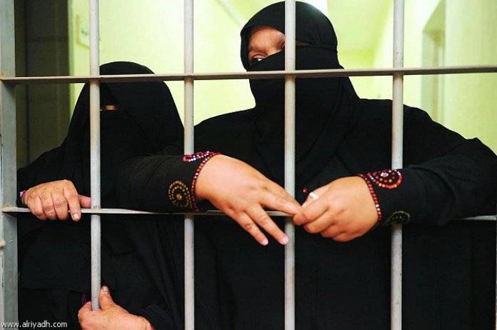 محكمة عمان تصدر قرارًا يقضي بتوقيف مشرفتين