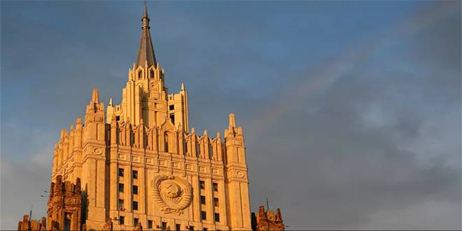 موسكو: طرد الدبلوماسيين الثلاثة جاء رداً على تدخلهم بشؤون روسيا