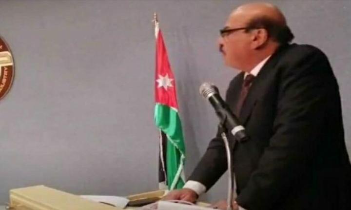 ماحدا مغمض....كل الشعب عيونه مبحلقه. ؟؟؟؟!!!!!!!