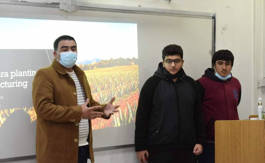 طالبان في الجامعة الهاشمية يعرضان تجربتهما في زراعة صبار الأوليفيرا
