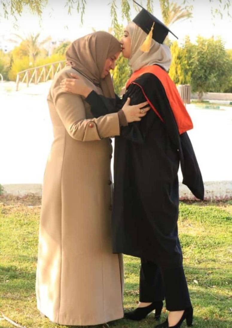 سارة ابو جابر الف مبروك شهادة البكالوريوس