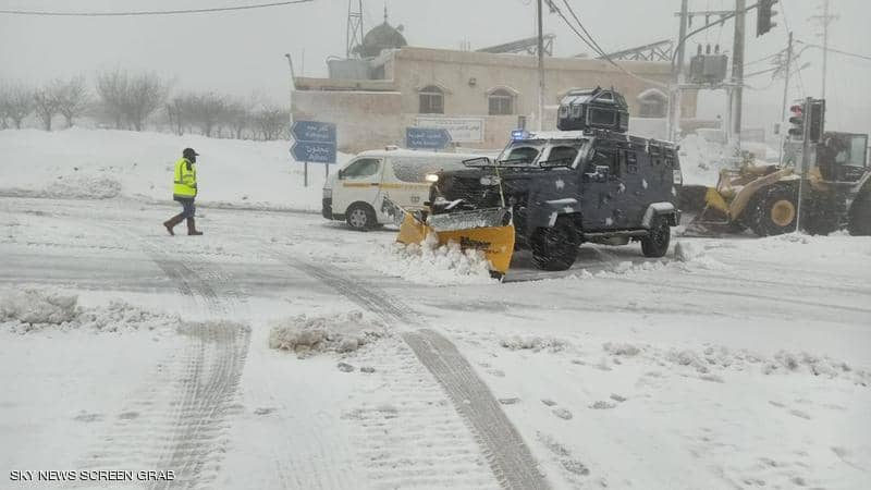 عاجل : وزير الأشغال يوعز باستخدام الملح لمنع تشكل الإنجماد على الطرق