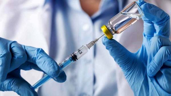 الأوبئة تطالب كبار السن بضرورة التسجيل في منصة مطعوم كورونا بعد وصول نسبة المستنكفين لـ25 