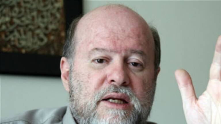 وفاة المحلل السياسي اللبناني أنيس نقاش في سوريا بسبب كورونا