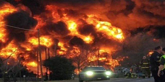 انفجار قوي بعد تصادم شاحنة بقطار في تكساس الأمريكية