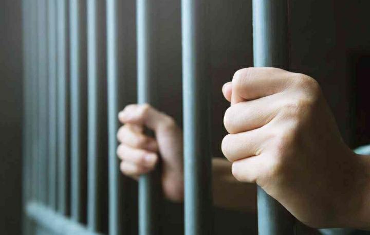 عاجل || توقيف عقيد ونقيب جمركي... تفاصيل