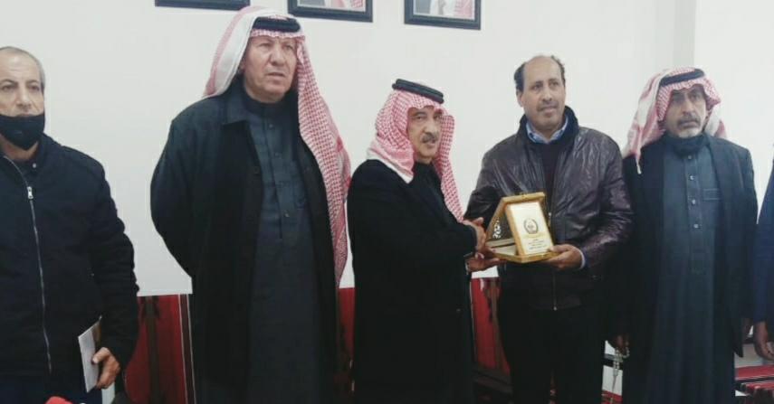 تجمع البادية الوسطى للمتقاعدين العسكريين يكرم نيروز الاخبارية... صور