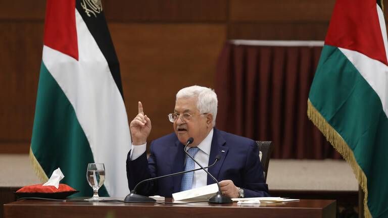 عباس يدعو  للالتزام بالتفاهمات وفتح ستخوض الانتخابات بلائحة موحدة