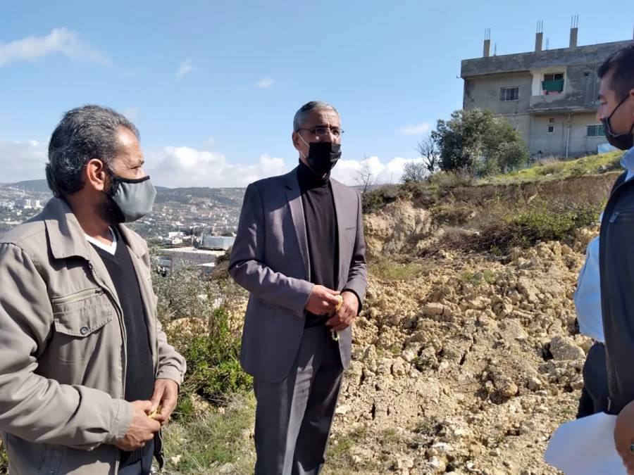 محافظ عجلون يتفقد صيانة الطرق المتضررة من الثلوج والأمطار