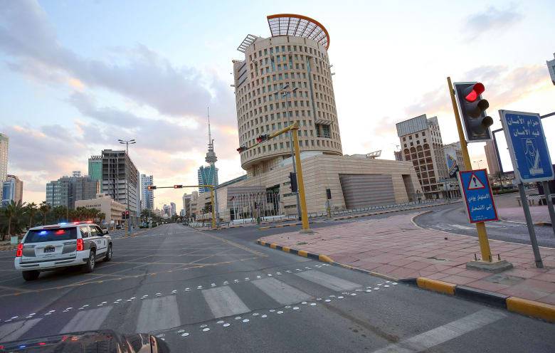 الكويت تفرض حظر تجول جزئي لمدة 12 ساعة يومياً