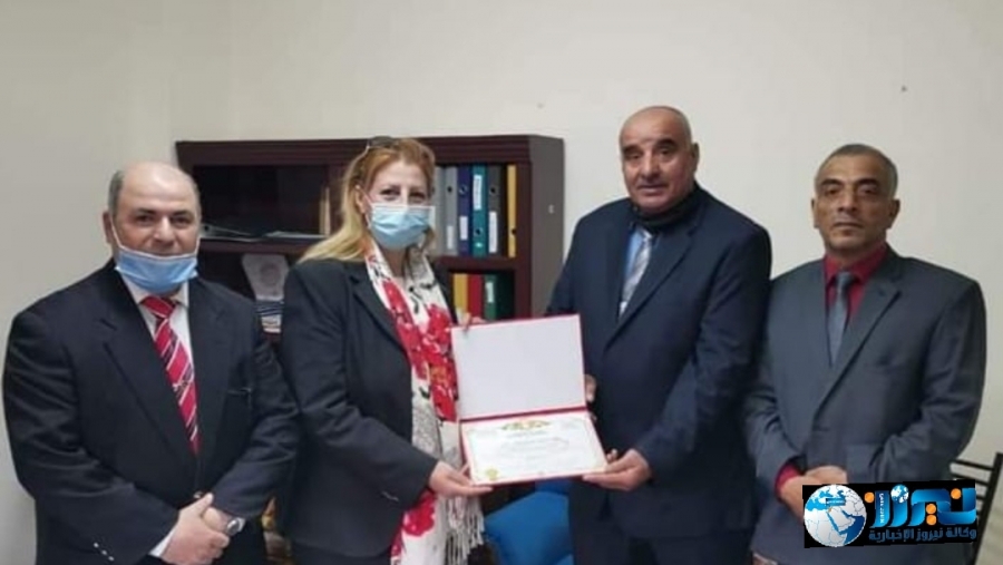 سفيرة المحبة والانسانية تكرم رئيس الاتحاد العربي للأكاديميات