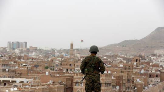 استهداف قاعدة الملك خالد الجوية ومطار أبها بطائرات مسيرة حوثية