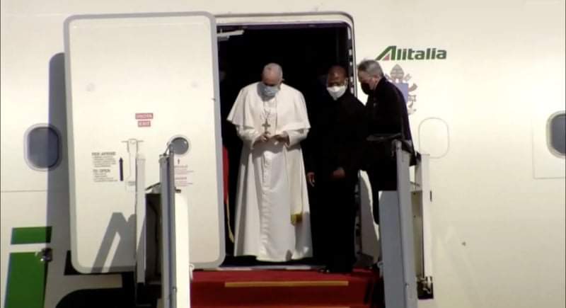 شاهد بالفيديو وصول البابا فرنسيس الى بغداد ...صور