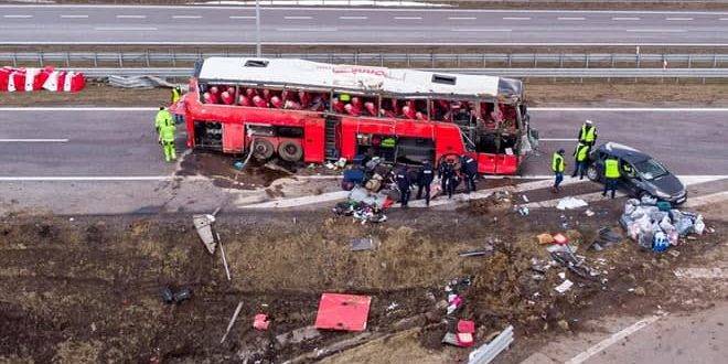 مصرع 6 أشخاص وإصابة نحو 40 آخرين في حادث تحطم حافلة في بولندا