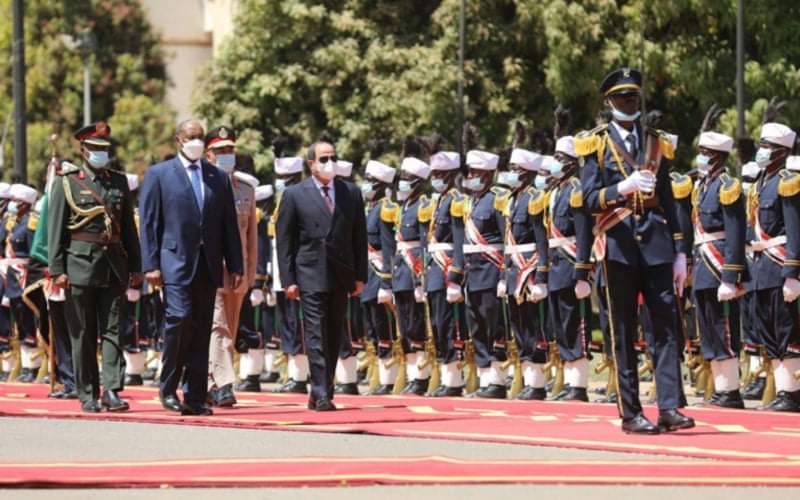 السيسي : مصر مع السودان قلباً وقالباً