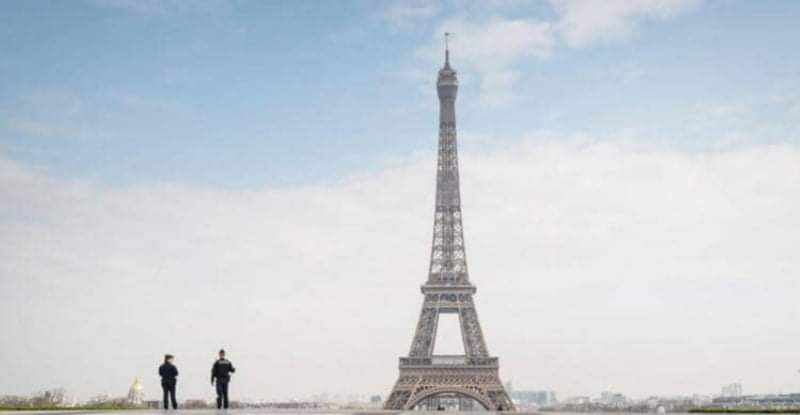 باريس تبدأ إغلاقاً لمدة شهر