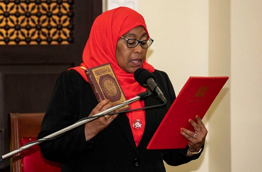 سامية صلوحي.. من تكون أول رئيسة مسلمة في تاريخ تنزانيا وشرق إفريقيا؟
